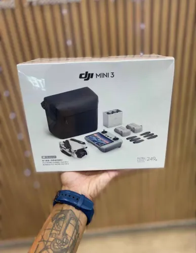Drone mini 3 com 3 bateria e tela no controle ?