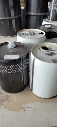 Lata / barril / Tambores pequenos 20 litros usados