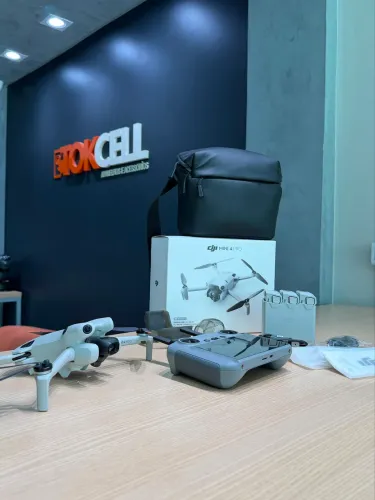 Drone DJI Mini 4 Pro Fly More Combo Plus (com tela) Seminovo Garantia Loja Física
