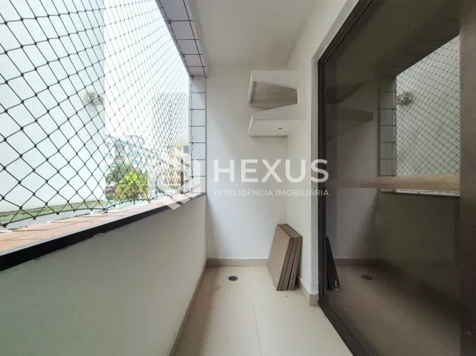 Apartamento com varanda e lazer no Jardim Astúrias, Guarujá