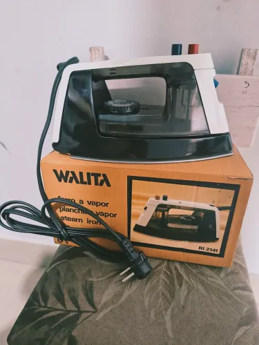 Ferro a vapor VINTAGE da Walita, modelo RI 2141.