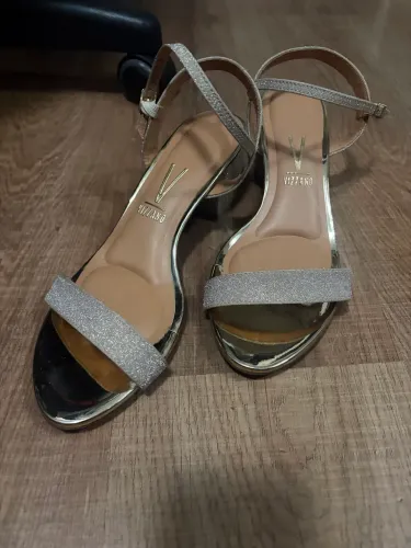 Sandália Vizzano 40