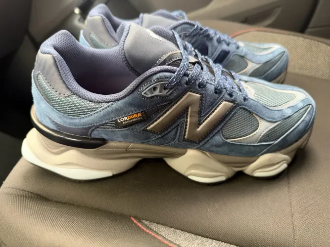 Tênis New Balance 9060 - tamanho 43