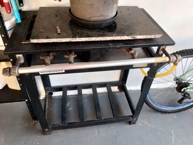 Vende se um fogão industrial duas bocas semi novo