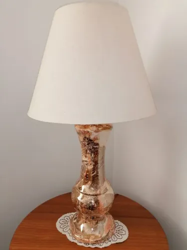 Abajur de mesa neoclássico com base de cerâmica vitrificada