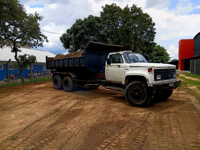 Chevrolet D22000 Caçamba Traçado