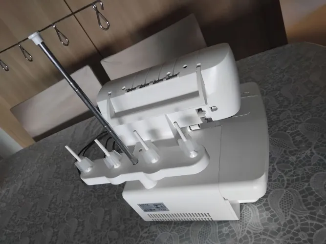 Maquina overlok singer S0105