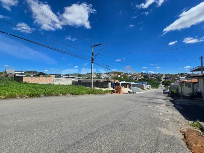 Terreno à Venda no Bairro São Roque em Divinópolis/MG
