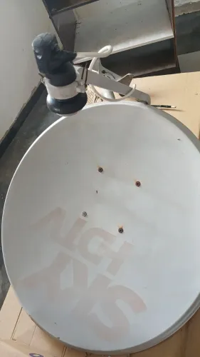 antena parabólica da SKY HDTV.