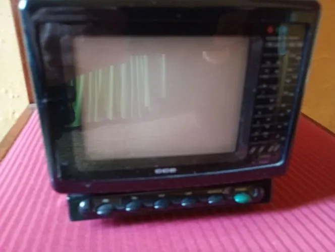 Tv Cce 5 polegadas Color sem fonte no estado foto