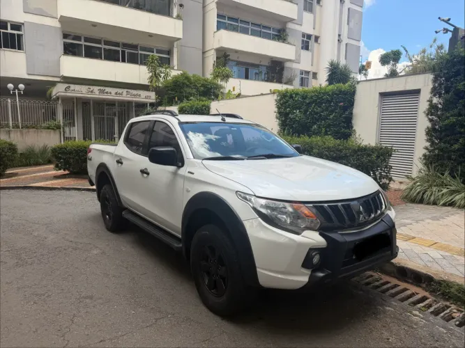 Mitsubishi L200 Tri. Outdo. GLS 2.4 CD 4X4 Die. AUT 2022