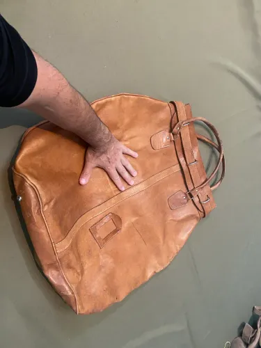 Bolsa de Viagem estilo Malote em Couro (Estado de Zero)