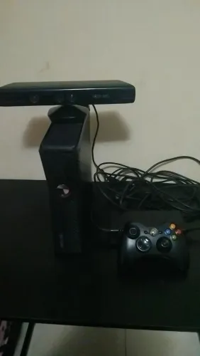 Vendo Xbox 360 Slim Desbloqueado + Kinect + Controle + Fonte + HDMI ? Para Conserto