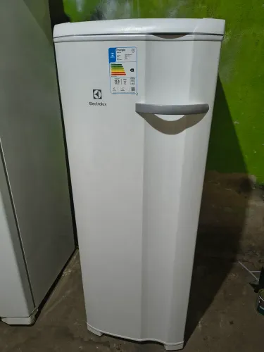 Vendo freezer Eletrolux funcionando perfeitamente dependendo do lugar entrego.