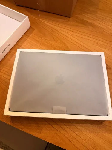 MacBook, M4 MAX, 1TB, 36RAM, 16?