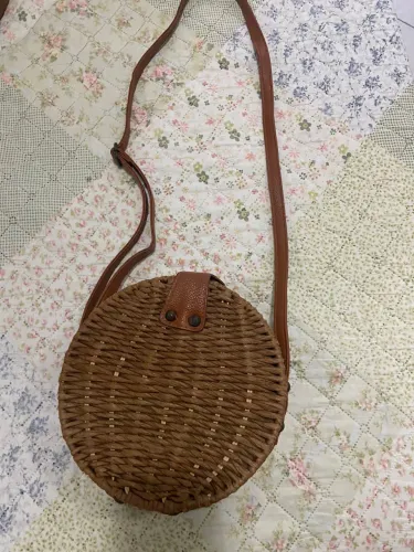 BOLSINHA EM FORMATO DE CÍRCULO 