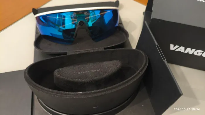 Óculos Inteligentes Oakley Meta Vanguard