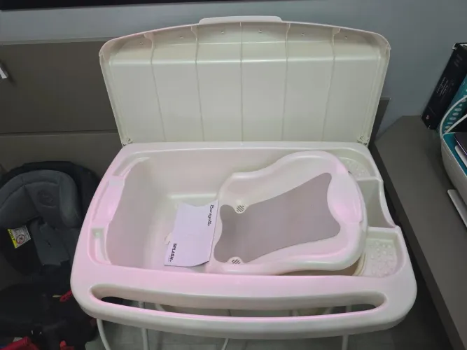 Banheira de bebê Burigotto Splash+ com suporte e trocador