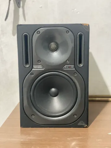 Monitor de referência Behringer truth 2030a