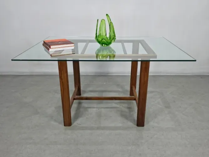 Mesa vintage Década de 70, constuida em madeira nobre maciça Perobinha do Campo