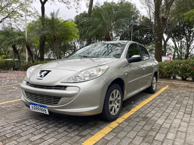Peugeot 207 Sedan Passion XR 1.4 Flex 8V 4P 2012