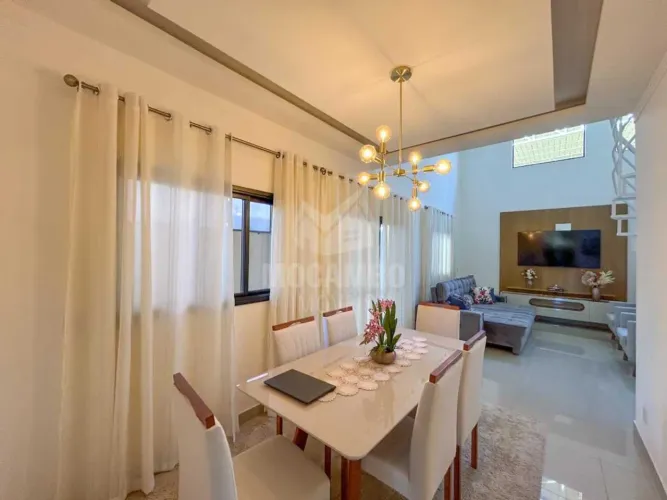 Casa de rua : Sobrado / Residencial / Nova Itatiba