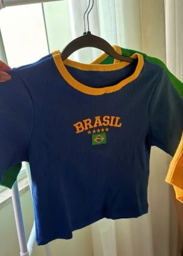 Camisa/Cropped Brasil feminina