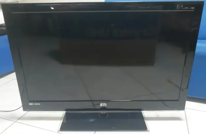 TV 40 Pol STI em excelente estado