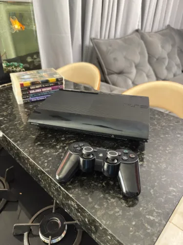 PlayStation 3 Super Slim + 1 controle + 5 jogos original