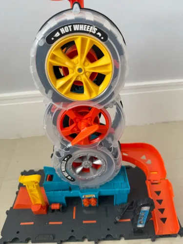 Pista Hot Wheels Loja de Pneus
