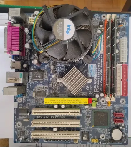 Placa-Mãe Motherboard Gigabyte GA-81865GME-775 com Processador e Memória 