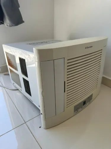 Ar condicionado Electrolux 7500 BTUs com controle