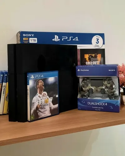 PS4 + 5 JOGOS (LOJA FÍSICA ?)
