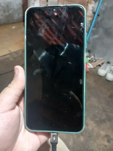 Vendi celular pra retirada de peças mas ele liga só problema na bateria