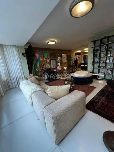 Amplo Apartamento 5 Quartos (2 Suítes) - Próximo ao Shopping Beira Mar
