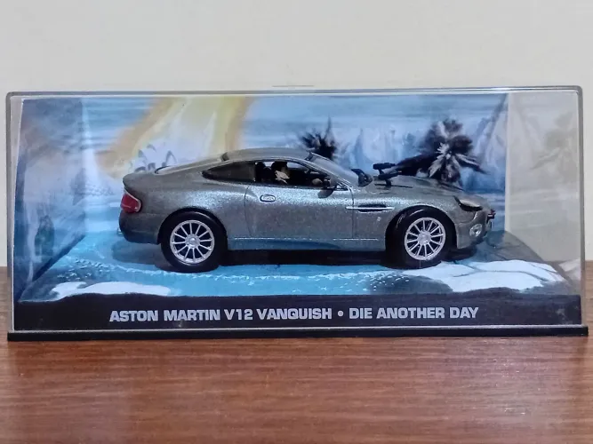 Miniatura Oficial Carro James Bond Aston Martin V12 Vanquish 007 Um Novo Dia Para Morrer
