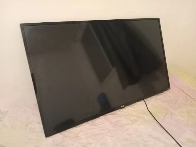 TELEVISÃO com display quebrado