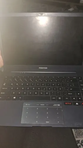 Notebook Positivo Motion, processador Intel Atom x5-Z8350 1.44 GHz, 2 GB de RAM.