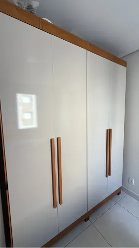 Guarda-roupa 4 portas Casal