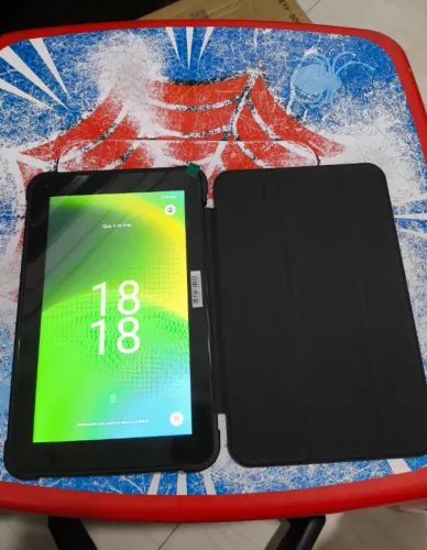 Tablet 9" Disney Junior Mickey 4GB/64GB Câmera e Wifi - Preto/Vermelho
