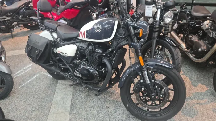 Royal Enfield Shotgun 650 ABS