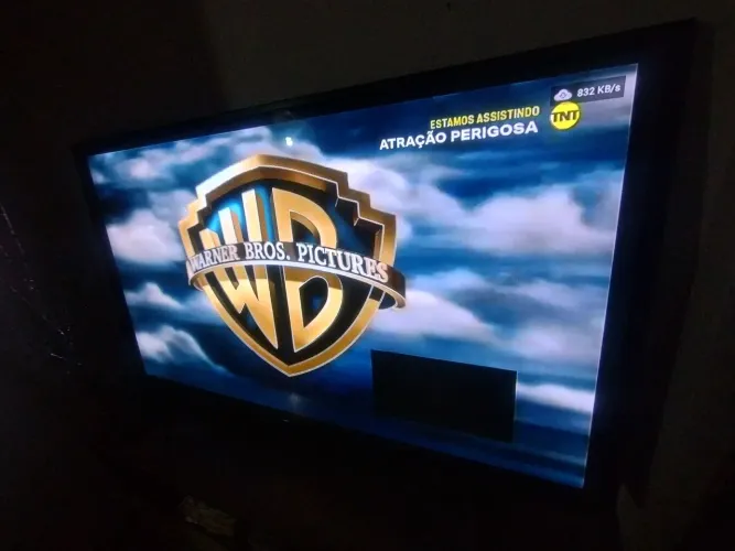 Tv LG 60pl não e smart fonciona tudo controle bassê de mesa valor 1.000 reais