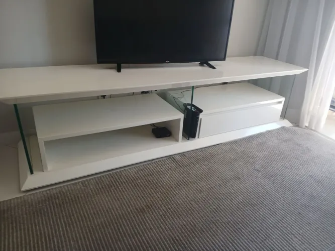 Rack branco2.50m em perfeito estado com 1 gavetao
