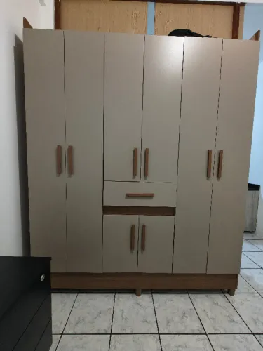 Guarda-Roupa 6 Portas - 3 meses de uso