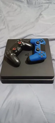 PS4 SLIM 1TB - 2 CONTROLES JOGOS DIGITAIS INCLUSOS