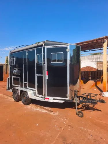 Trailer / Reboque para cavalos