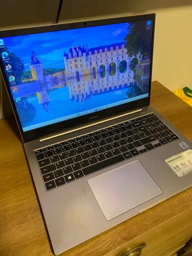 Notebook Samsung i3 10ª geração, 4gb de Memória , ssd 120gb bateria excelente c carregador