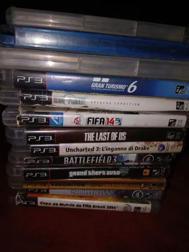 Vendo 13 jogos de ps3(porém alguns não funcionam)