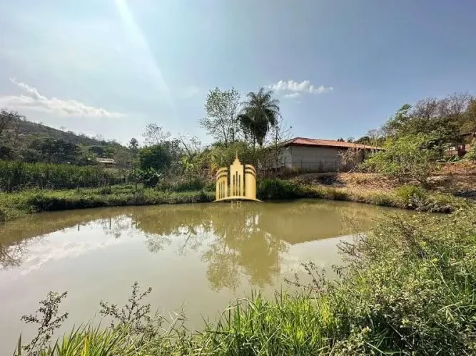 Venda de Lindo Sítio com Casa e Lago em Esmeraldas - R$250.000,00