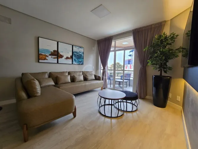 Apartamento com 3 quartos sendo 1 suíte com 96,98m² na Praia Brava.